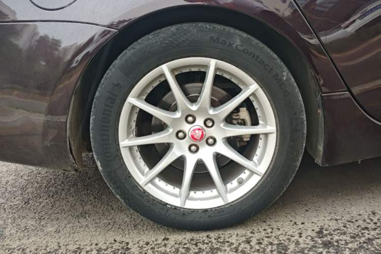 Used Jaguar XJ 2014 XJL 2.0T Two-Wheel Drive Panoramic Business Edition Right Rear Wheel Hub