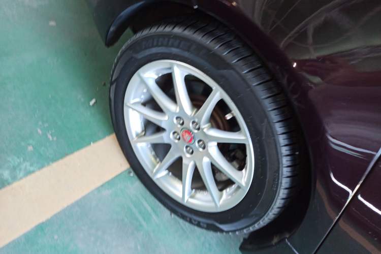 Used Jaguar XJ 2014 XJL 2.0T Two-Wheel-Drive Elegant Business Edition Right Rear Wheel Hub