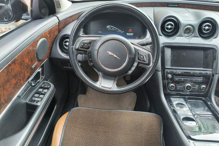 Used Jaguar XJ 2014 XJL 3.0 SC Four-Wheel Drive Panoramic Business Edition Steering Wheel