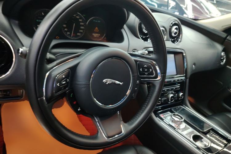 Used Jaguar XJ 2014 XJL 2.0T Two-Wheel-Drive Elegant Business Edition Steering Wheel