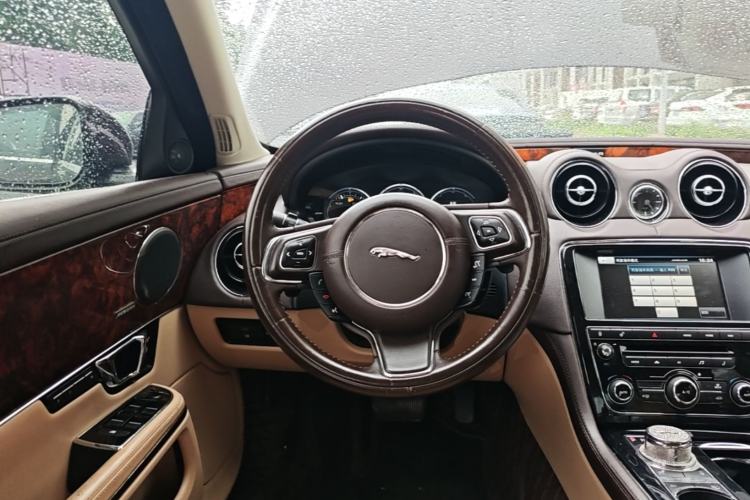 Used Jaguar XJ 2014 XJL 2.0T Two-Wheel Drive Panoramic Business Edition Steering Wheel