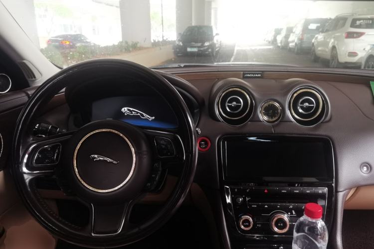 Used Jaguar XJ 2014 XJL 2.0T Two-Wheel-Drive Elegant Business Edition Steering Wheel