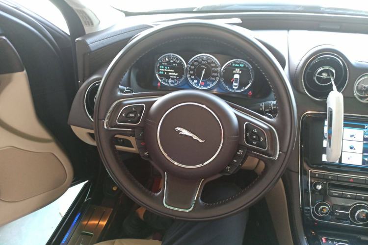 Used Jaguar XJ 2014 XJL 2.0T Two-Wheel-Drive Elegant Business Edition Steering Wheel