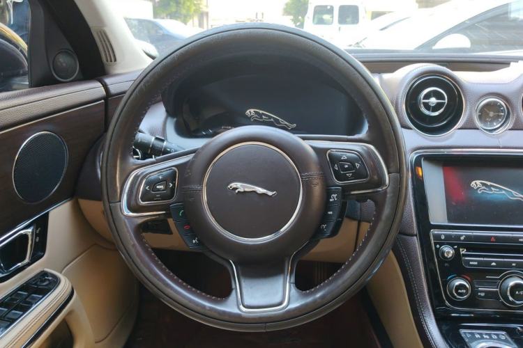 Used Jaguar XJ 2014 XJL 2.0T Two-Wheel-Drive Elegant Business Edition Steering Wheel