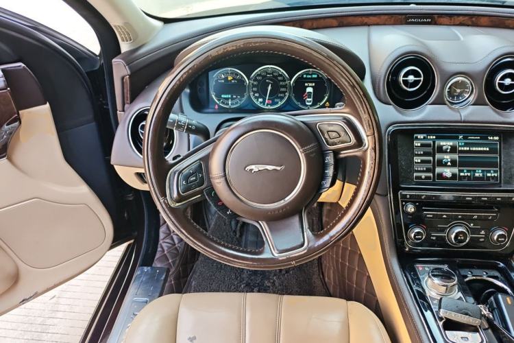 Used Jaguar XJ 2014 XJL 2.0T Two-Wheel Drive Panoramic Business Edition Steering Wheel