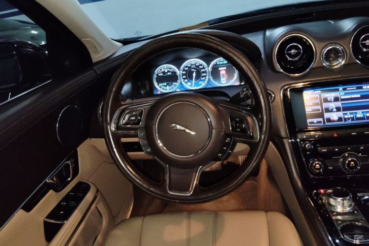 Used Jaguar XJ 2014 XJL 2.0T Two-Wheel-Drive Elegant Business Edition Steering Wheel