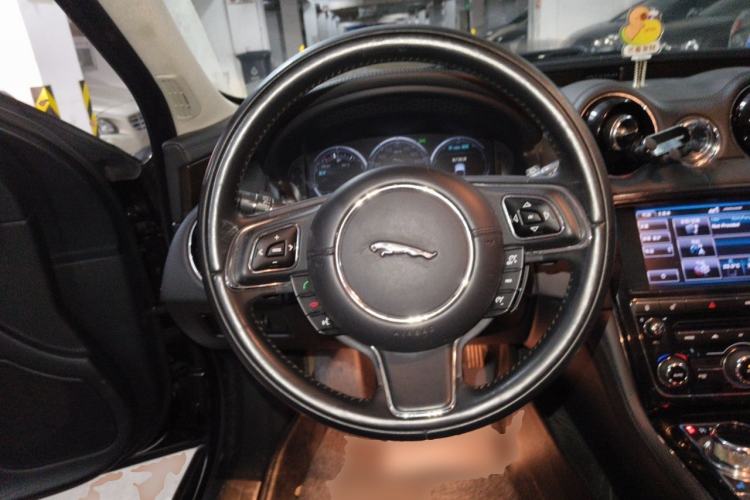 Used Jaguar XJ 2014 XJL 2.0T Two-Wheel-Drive Elegant Business Edition Steering Wheel