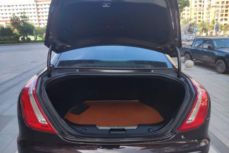 Used Jaguar XJ 2014 XJL 3.0 SC Two-Wheel-Drive Panoramic Business Edition Trunk