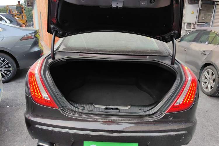 Used Jaguar XJ 2014 XJL 2.0T Two-Wheel-Drive Elegant Business Edition Trunk