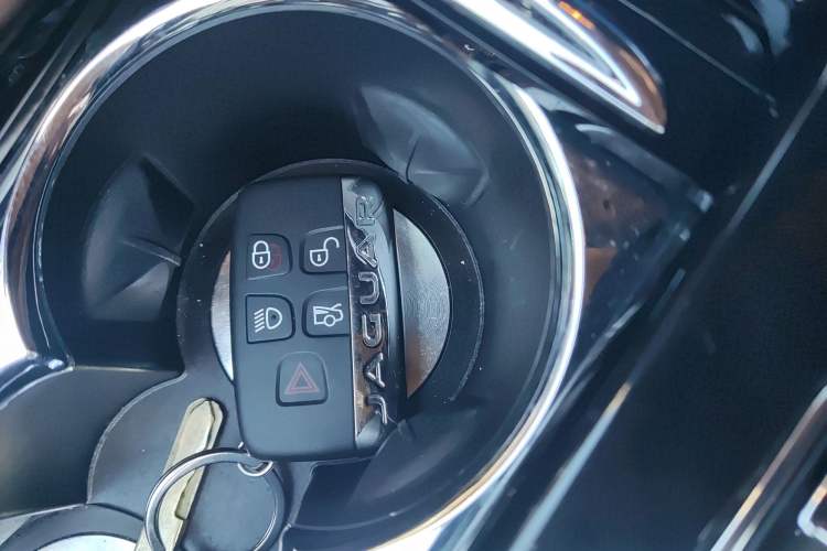Used Jaguar XJ 2014 XJL 3.0 SC Two-Wheel-Drive Panoramic Business Edition Vehicle Key