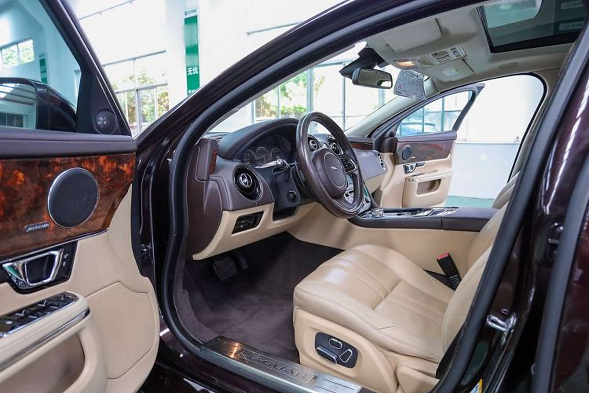 Used Jaguar XJ 2014 XJL 2.0T Two-Wheel Drive Panoramic Business Edition Driver Seat