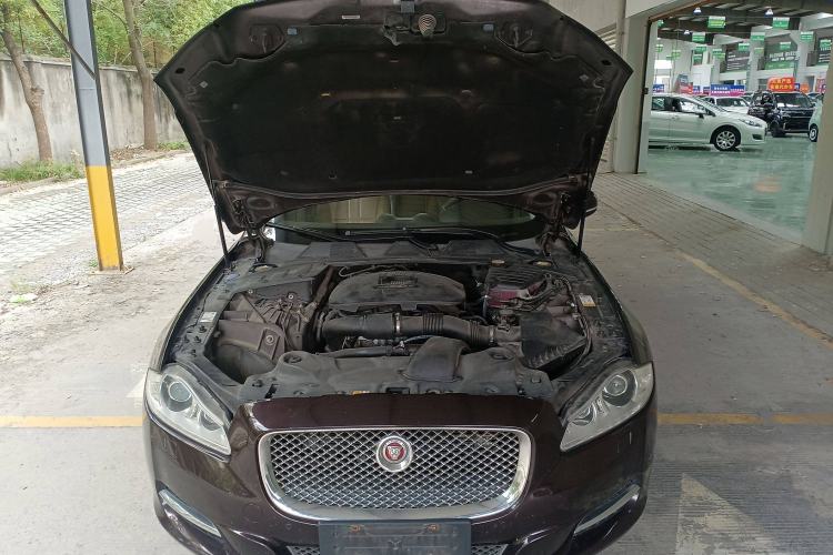 Used Jaguar XJ 2014 XJL 2.0T Two-Wheel Drive Panoramic Business Edition Engine Bay