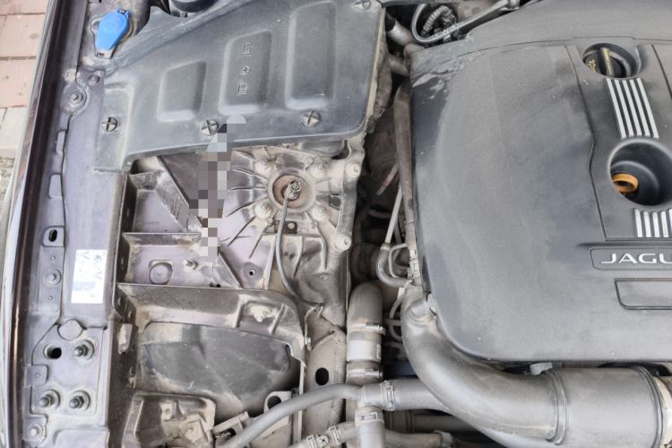 Used Jaguar XJ 2014 XJL 2.0T Two-Wheel-Drive Elegant Business Edition Engine Bay Right