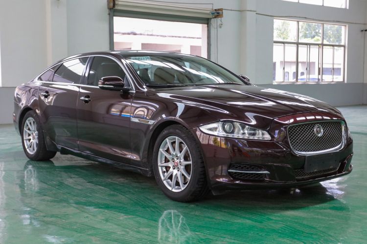 Used Jaguar XJ 2014 XJL 2.0T Two-Wheel Drive Panoramic Business Edition Front Right 45 Deg