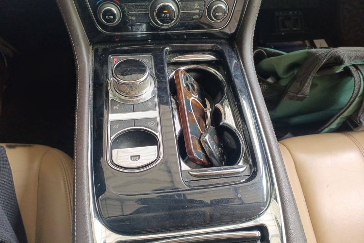 Used Jaguar XJ 2014 XJL 2.0T Two-Wheel Drive Panoramic Business Edition Gear Lever