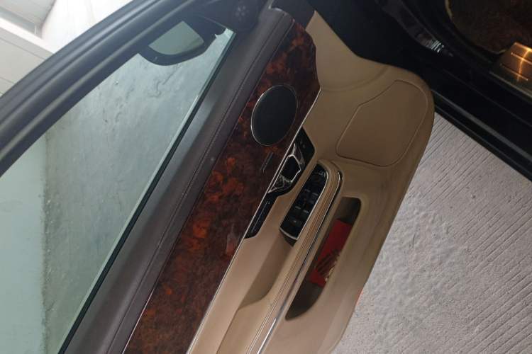 Used Jaguar XJ 2014 XJL 2.0T Two-Wheel Drive Panoramic Business Edition Left Front Door Interior