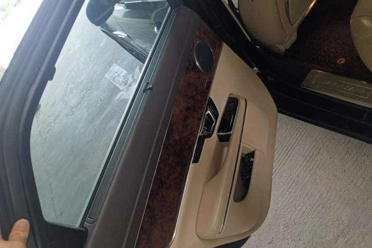 Used Jaguar XJ 2014 XJL 2.0T Two-Wheel Drive Panoramic Business Edition Left Rear Door Interior