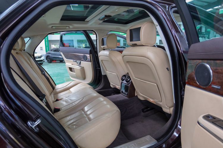 Used Jaguar XJ 2014 XJL 2.0T Two-Wheel Drive Panoramic Business Edition Left Rear Seat