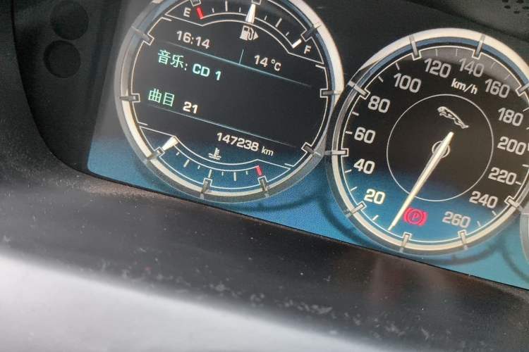 Used Jaguar XJ 2014 XJL 2.0T Two-Wheel-Drive Elegant Business Edition Odometer Close Up