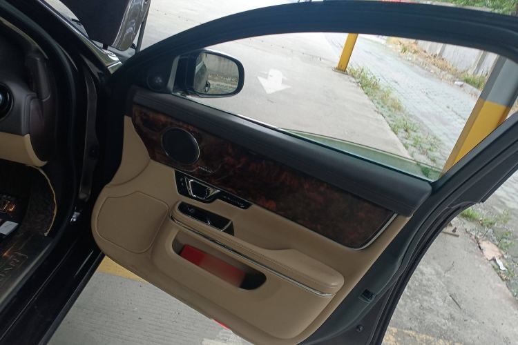 Used Jaguar XJ 2014 XJL 2.0T Two-Wheel Drive Panoramic Business Edition Right Front Door Interior