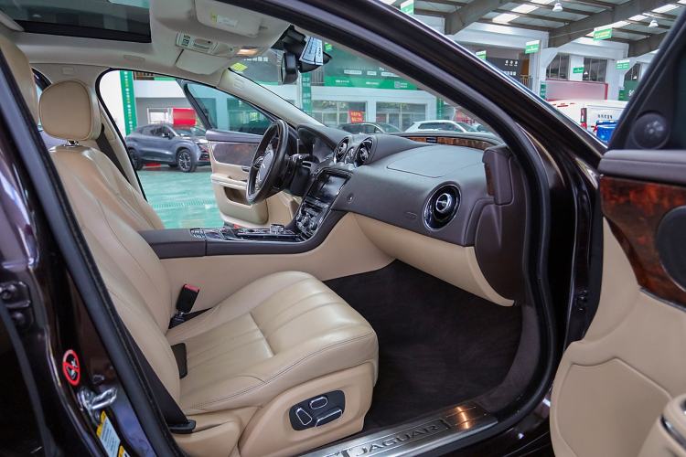 Used Jaguar XJ 2014 XJL 2.0T Two-Wheel Drive Panoramic Business Edition Right Front Seat