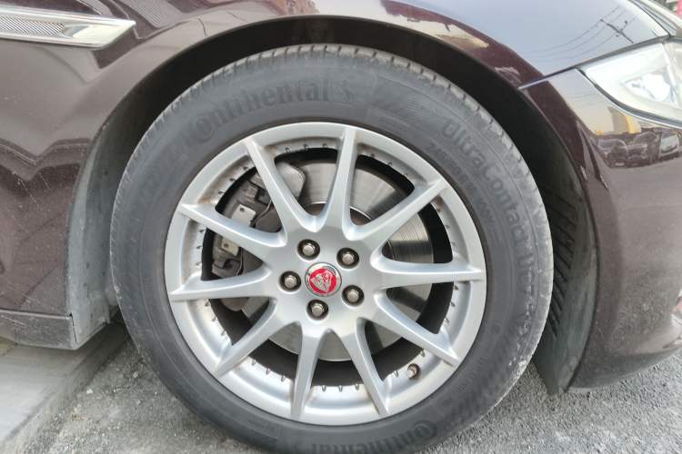 Used Jaguar XJ 2014 XJL 2.0T Two-Wheel-Drive Elegant Business Edition Right Front Wheel Hub
