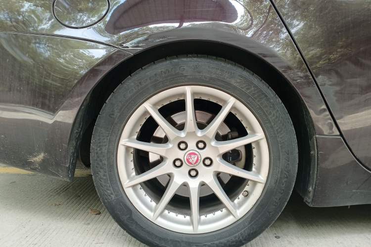 Used Jaguar XJ 2014 XJL 2.0T Two-Wheel Drive Panoramic Business Edition Right Rear Wheel Hub