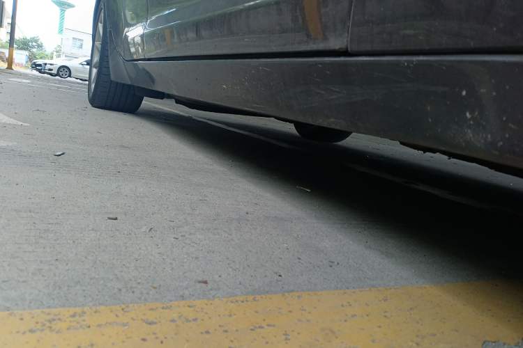 Used Jaguar XJ 2014 XJL 2.0T Two-Wheel Drive Panoramic Business Edition Right Side Sill