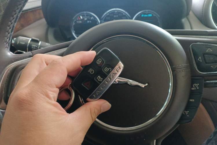 Used Jaguar XJ 2014 XJL 2.0T Two-Wheel Drive Panoramic Business Edition Vehicle Key
