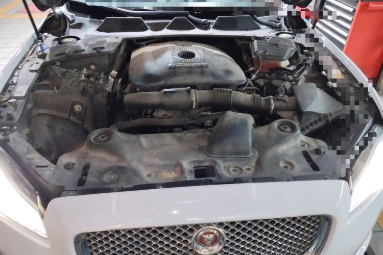 Used Jaguar XJ 2014 XJL 2.0T Two-Wheel-Drive Elegant Business Edition Engine Bay