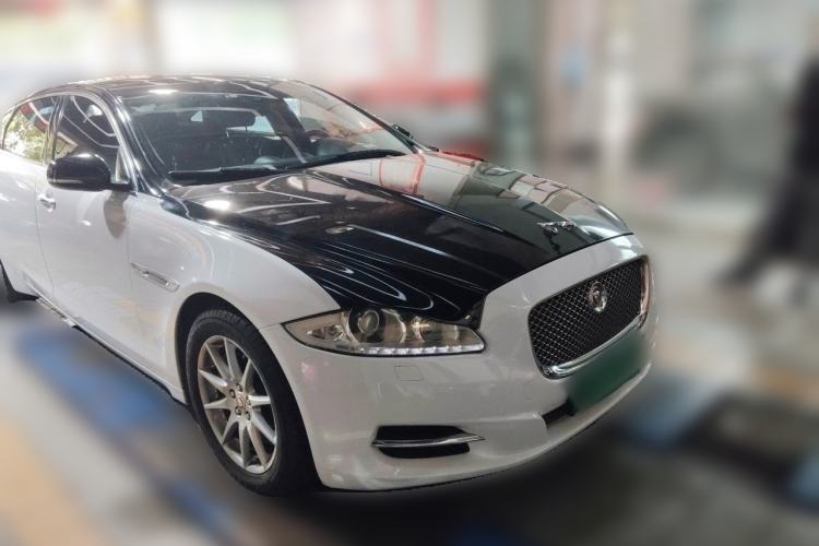 Used Jaguar XJ 2014 XJL 2.0T Two-Wheel-Drive Elegant Business Edition Front Right 45 Deg