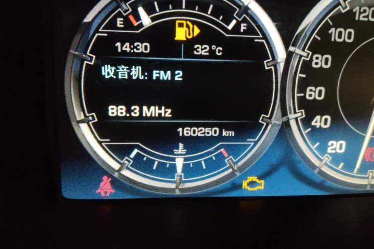 Used Jaguar XJ 2014 XJL 2.0T Two-Wheel-Drive Elegant Business Edition Odometer Close Up