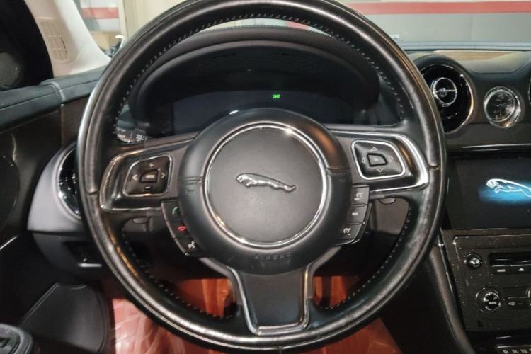 Used Jaguar XJ 2014 XJL 2.0T Two-Wheel-Drive Elegant Business Edition Steering Wheel