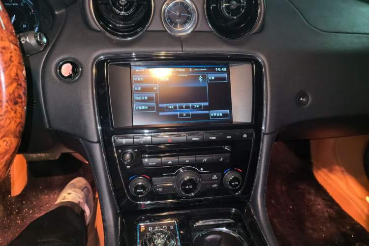 Used Jaguar XJ 2014 XJL 3.0 SC Four-Wheel Drive Prestige Business Edition Audio And AC Panel