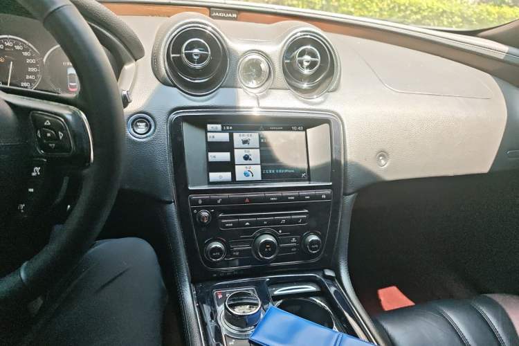 Used Jaguar XJ 2014 XJL 2.0T Two-Wheel Drive Panoramic Business Edition Audio And AC Panel