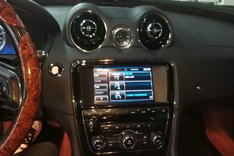 Used Jaguar XJ 2014 XJL 3.0 SC Four-Wheel Drive Panoramic Business Edition Audio And AC Panel