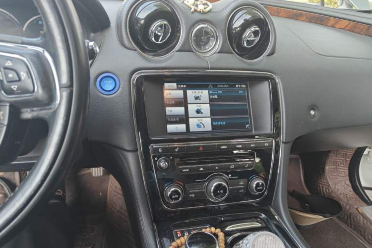 Used Jaguar XJ 2014 XJL 3.0 SC Two-Wheel-Drive Panoramic Business Edition Audio And AC Panel