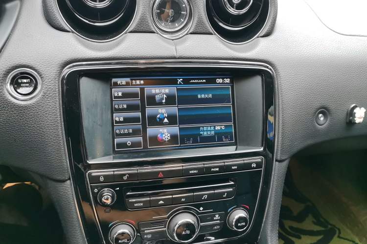 Used Jaguar XJ 2014 XJL 2.0T Two-Wheel-Drive Elegant Business Edition Audio And AC Panel