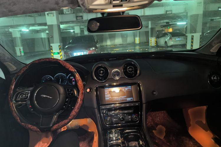 Used Jaguar XJ 2014 XJL 3.0 SC Four-Wheel Drive Prestige Business Edition Center Console