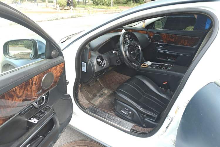 Used Jaguar XJ 2014 XJL 3.0 SC Two-Wheel-Drive Panoramic Business Edition Driver Seat