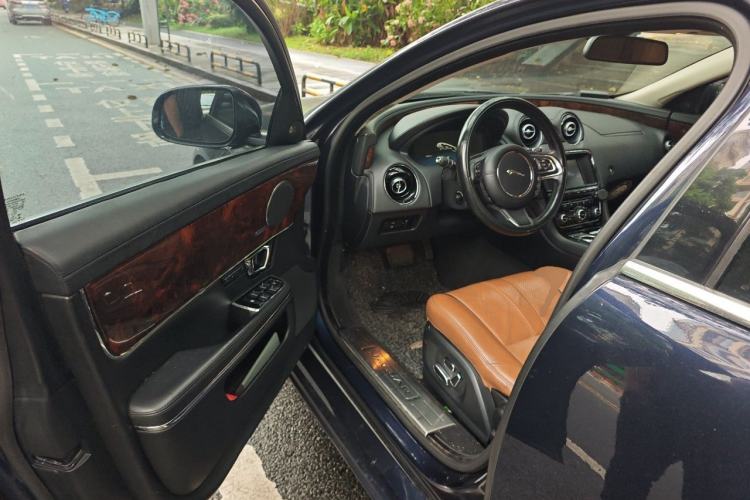 Used Jaguar XJ 2014 XJL 3.0 SC Two-Wheel-Drive Panoramic Business Edition Driver Seat