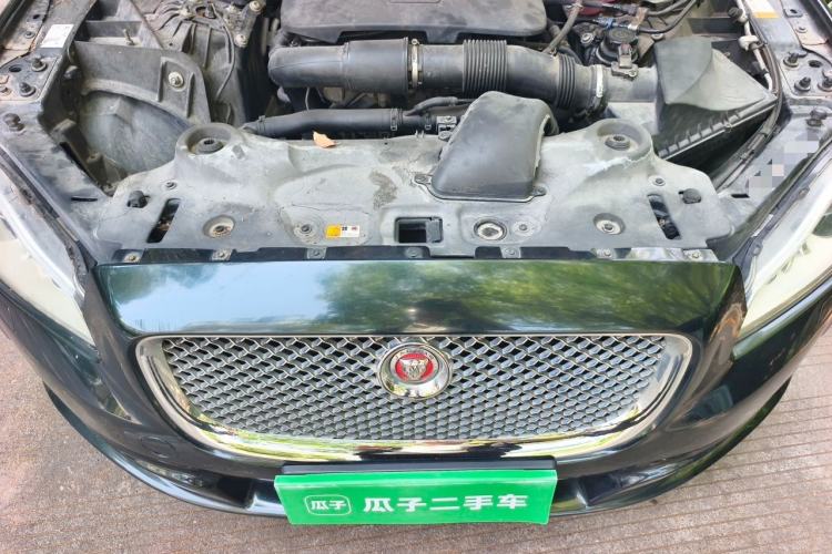 Used Jaguar XJ 2014 XJL 2.0T Two-Wheel-Drive Elegant Business Edition Engine Bay