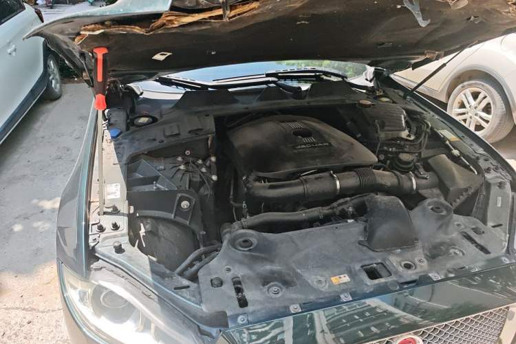 Used Jaguar XJ 2014 XJL 2.0T Two-Wheel Drive Panoramic Business Edition Engine Bay Right