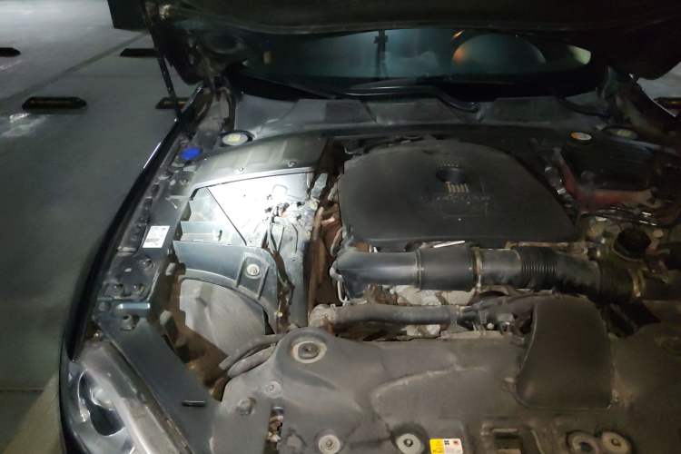 Used Jaguar XJ 2014 XJL 2.0T Two-Wheel-Drive Elegant Business Edition Engine Bay Right