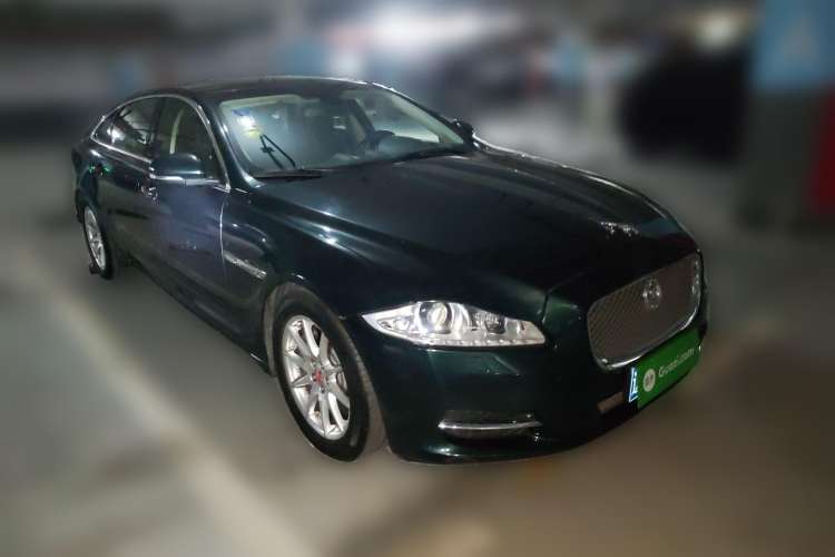 Used Jaguar XJ 2014 XJL 2.0T Two-Wheel-Drive Elegant Business Edition Front Right 45 Deg