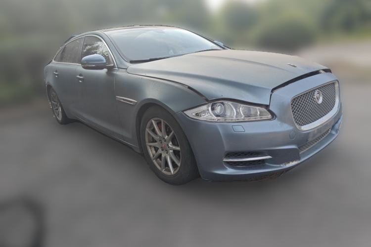 Used Jaguar XJ 2014 XJL 3.0 SC Two-Wheel-Drive Panoramic Business Edition Front Right 45 Deg