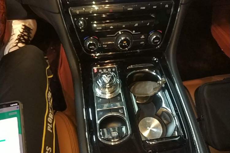 Used Jaguar XJ 2014 XJL 3.0 SC Four-Wheel Drive Panoramic Business Edition Gear Lever