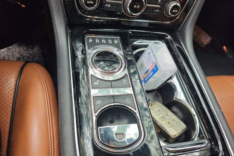 Used Jaguar XJ 2014 XJL 3.0 SC Two-Wheel-Drive Panoramic Business Edition Gear Lever