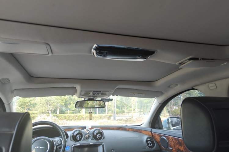 Used Jaguar XJ 2014 XJL 3.0 SC Two-Wheel-Drive Panoramic Business Edition Headliner