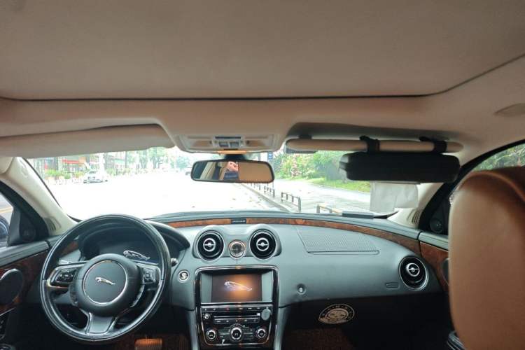 Used Jaguar XJ 2014 XJL 3.0 SC Two-Wheel-Drive Panoramic Business Edition Headliner